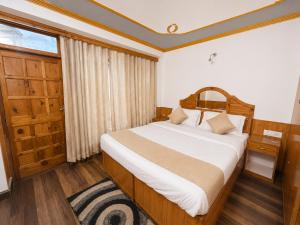 Snow Clad Private & independent 1,2,3,4,5 Bedrooms Luxury Villa & Cottages, Manali