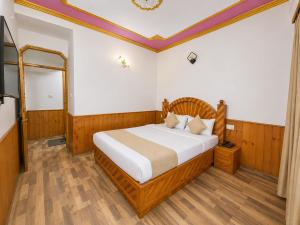 Snow Clad Private & independent 1,2,3,4,5 Bedrooms Luxury Villa & Cottages, Manali