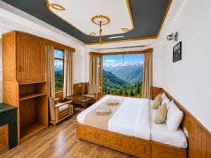 Snow Clad Private & independent 1,2,3,4,5 Bedrooms Luxury Villa & Cottages, Manali