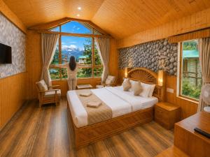 Snow Clad Private & independent 1,2,3,4,5 Bedrooms Luxury Villa & Cottages, Manali