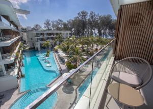 Beachfront 267 3BR Condo with Pool View