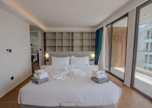 Beachfront 267 3BR Condo with Pool View