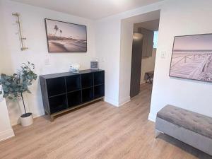 Elegant Trinity Bellwoods 1BR2BA Parkside Retreat