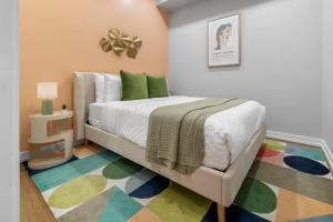 Spacious 3BR Downtown Hub Workspace & Fast WiFi
