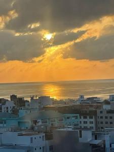 Luxury 5BR Penthouse ,Ocean & Sunset Views