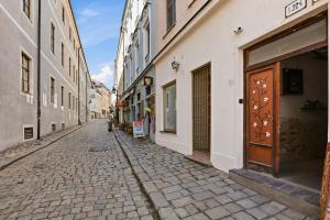 Boutique 2BR in Old Town with Parking