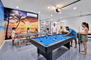 Heated Pool Spa, Game Room Near Beach