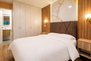 New & Spacious Apartment in Lince