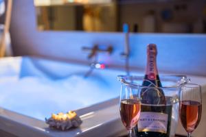 MARÉ PRIVÉ - Luxury Jacuzzi Suite, Carvajal Beach, Fuengirola By AlohaMálaga