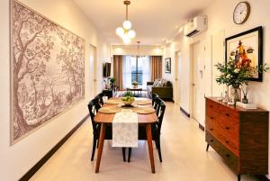 Elegant 3BR Condo with Resort Pools Near BGC Taguig
