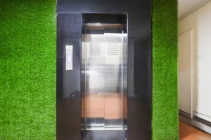 Super Townhouse HITEC City Metro Station Formerly JKC Grand