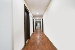 Super Townhouse HITEC City Metro Station Formerly JKC Grand