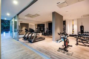 16th Floor Luxury Suite with Private Jacuzzi & Mountain View