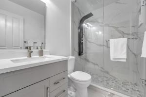 Luxury 2 Beds Guest suite Stunning Lakefront