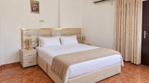 Fez Airport Spacious 3-Bedroom Family Apartment - Free Parking