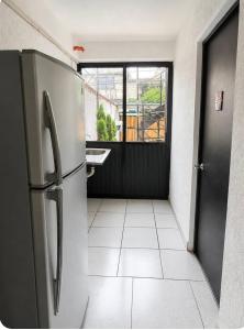 Habitación independiente a 2 cuadras Estadio azteca baño compartido