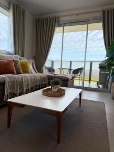 Hermosas vistas en Exclusivo Depto de 2 habitaciones con Parking en Edificio Parana Playa Departamentos!
