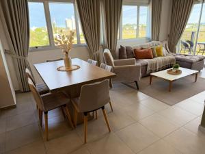 Hermosas vistas en Exclusivo Depto de 2 habitaciones con Parking en Edificio Parana Playa Departamentos!