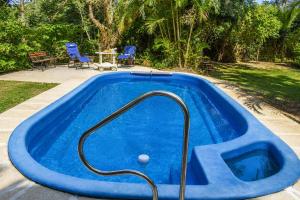 Tekoporã - Casa de 3 Hab con amplio Jardín y Piscina, Parrilla, WiFi, Parking