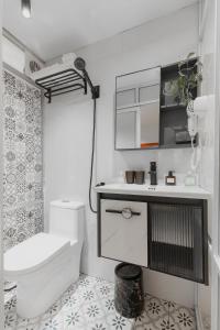 Old Quarter-Train St-2BR-Balcony-247 Check-in
