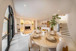 Casa Emiliana Stylish 3BR Villa in Cemagi
