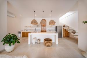 Casa Emiliana Stylish 3BR Villa in Cemagi