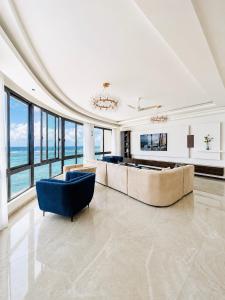 Nauras Towers Beachfront Penthouse8 Gym, Pool Steam AC