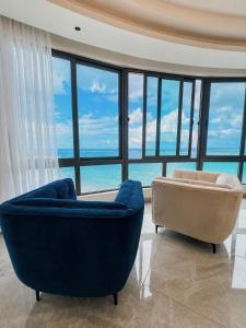 Nauras Towers Beachfront Penthouse8 Gym, Pool Steam AC