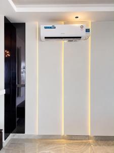 Nauras Towers Beachfront Penthouse8 Gym, Pool Steam AC