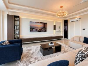 Nauras Towers Beachfront Penthouse8 Gym, Pool Steam AC