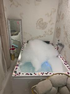 Jacuzzi rooms Andjela White and Gold