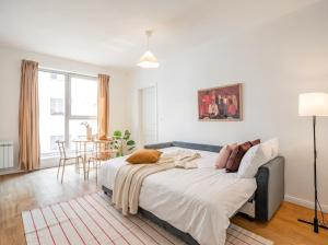 Stylish Apt Dedicated Workspace