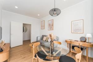 Freshly renovated apartment with free parking