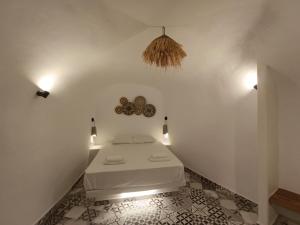 Fira Cave Traditional