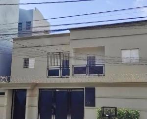 AP com suíte e ar-condicionado no Sta Mônica próximo a UFU
