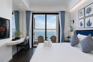 Hillside Gallery Condotel - Sea & Firework View