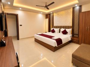 S K S Saffron Suite Varanasi
