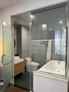 Đào Tấn - The Windie Home - Central Hanoi - Quiet - Bathtub