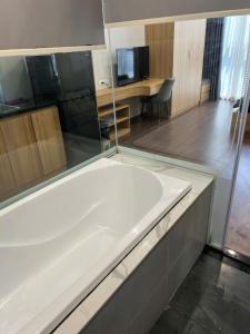 Đào Tấn - The Windie Home - Central Hanoi - Quiet - Bathtub