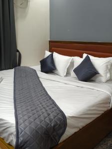 GSILVER HOTELS PERUMBAKKAM - Budget Classic Rooms Near Sholinganallur OMR