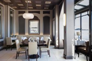 Hotels Ambassadeurs Logis Hotel : photos des chambres