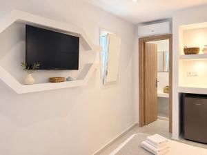 Fira Town Spot Rooms