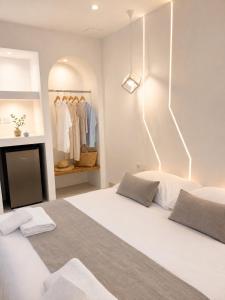 Fira Town Spot Rooms