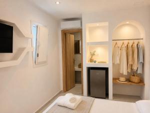 Fira Town Spot Rooms
