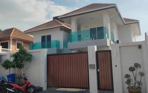 Private Pool Villa with Jacuzzi and Swim Jet at Pattaya Lagoon