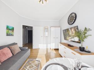 SuperApart Prymasa 1000-lecia 6a, Hidden Gem - Ideal for Relaxation & Escapes