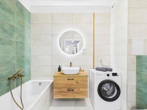 SuperApart Prymasa 1000-lecia 6a, Hidden Gem - Ideal for Relaxation & Escapes