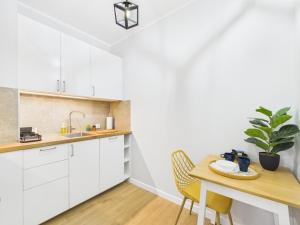 SuperApart Prymasa 1000-lecia 6a, Hidden Gem - Ideal for Relaxation & Escapes
