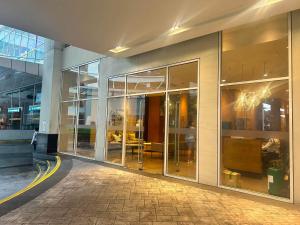 Amigos place in San Lorenzo makati 12-J near airport,mall