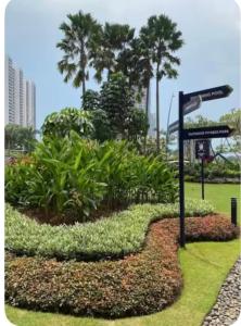 Apartment Sky House BSD with Smart TV 43 inch Near AEONMALL,ICE,The Breeze by Kyoto Serenity